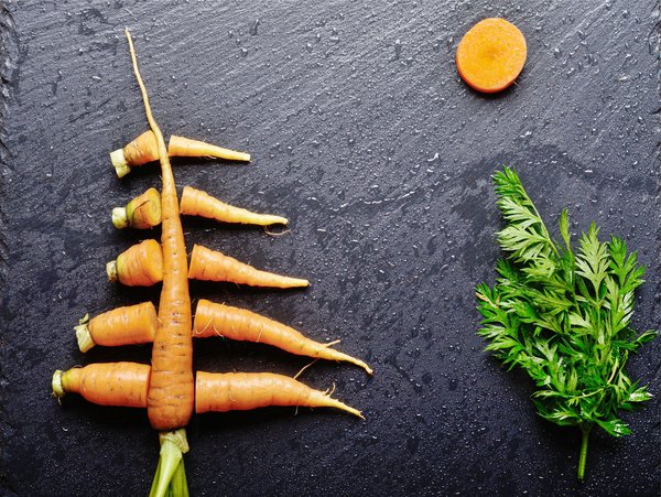 How to Style a Cropped Trench Coat for a Modern Take on a Classic Look?